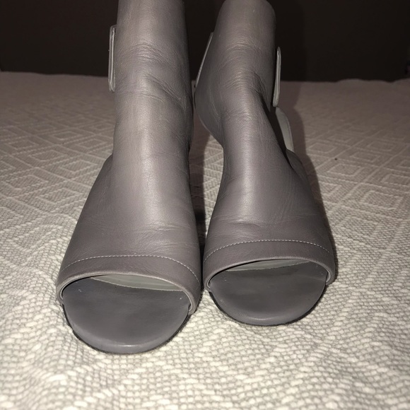 Vince. Faye open toe gray leather booties - Picture 2 of 3